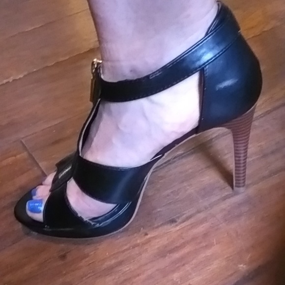 Black zip front heel - Picture 9 of 10